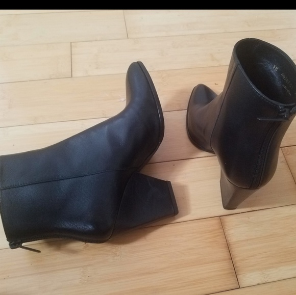 Stuart Weitzman Bedford 7.5 boots - Picture 8 of 8